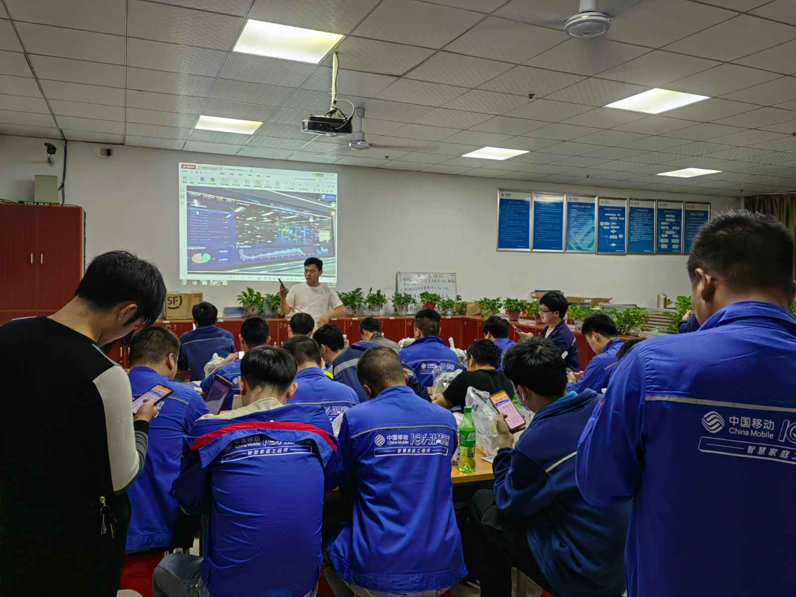 三亚俊达重型机械有限公司为中移铁通有限公司安全用电培训